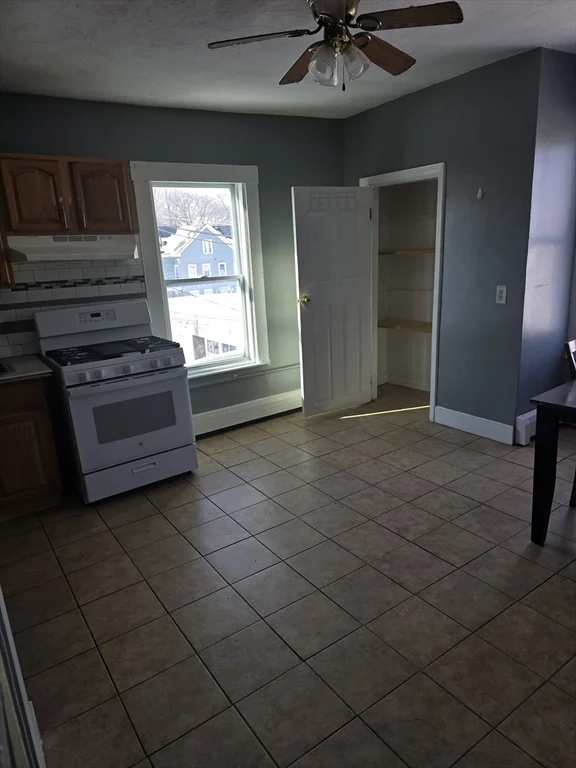 3 bed, 1 bath apartment for rent at 555 Main St Unit 3, Brockton — photo 8 of 9