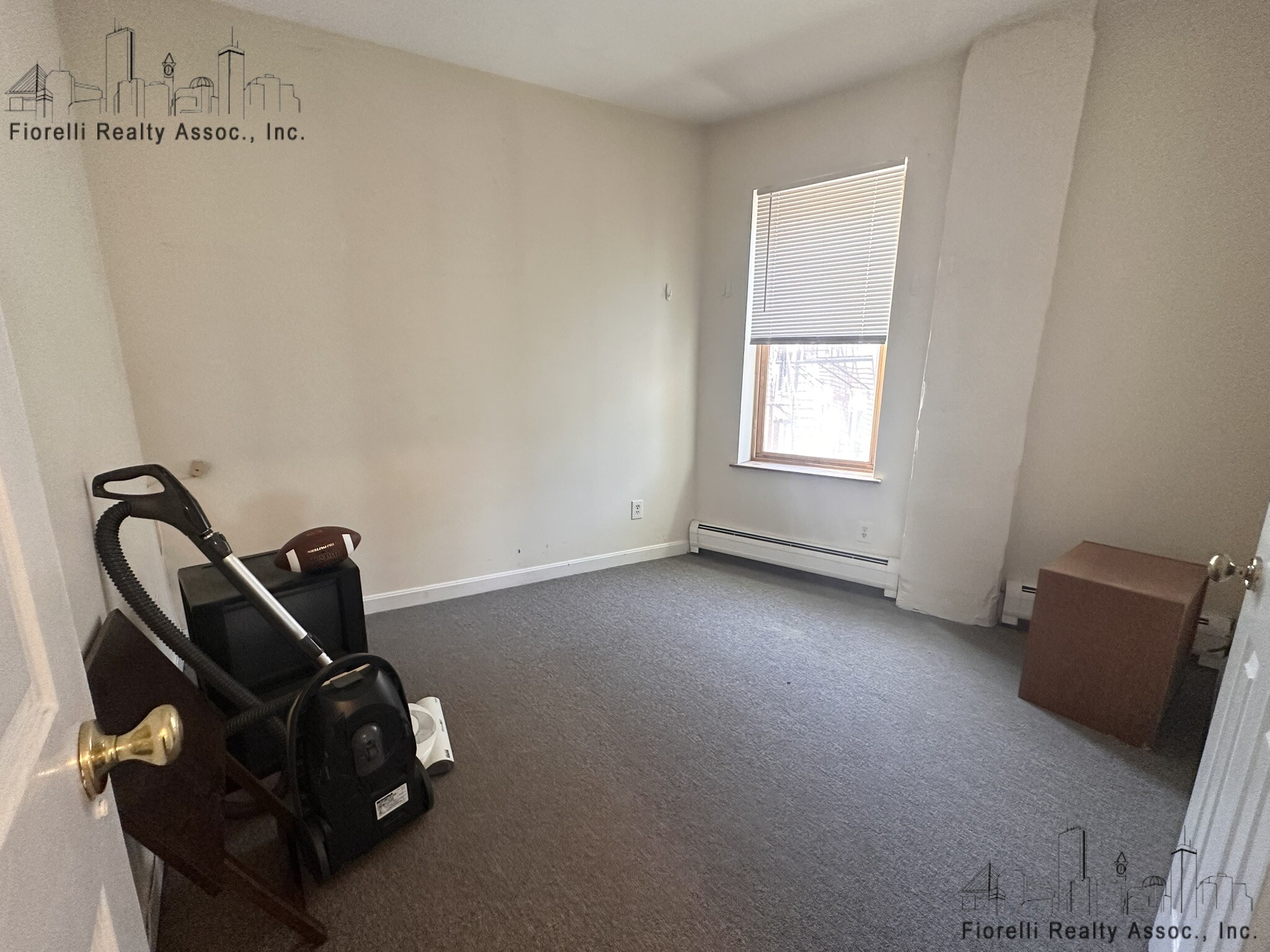 2 bed, 1 bath apartment for rent at 556 Commercial St Unit 3, North End — photo 7 of 8