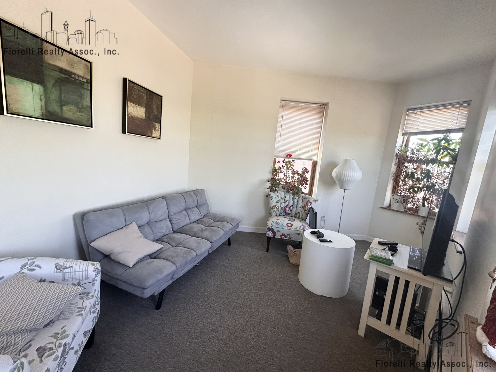 2 bed, 1 bath apartment for rent at 556 Commercial St Unit 3, North End — photo 2 of 8