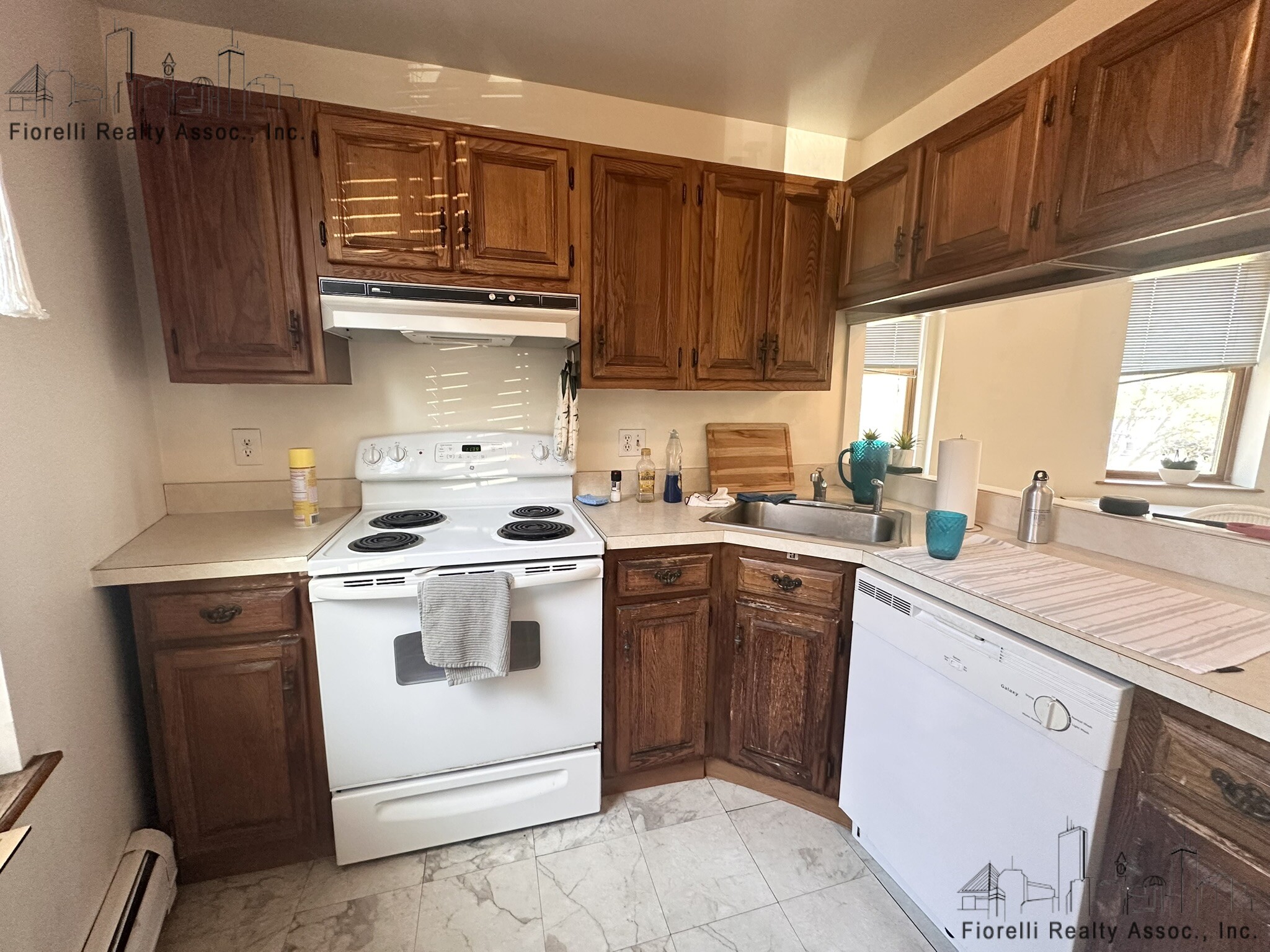 2 bed, 1 bath apartment for rent at 556 Commercial St Unit 3, North End — photo 4 of 8