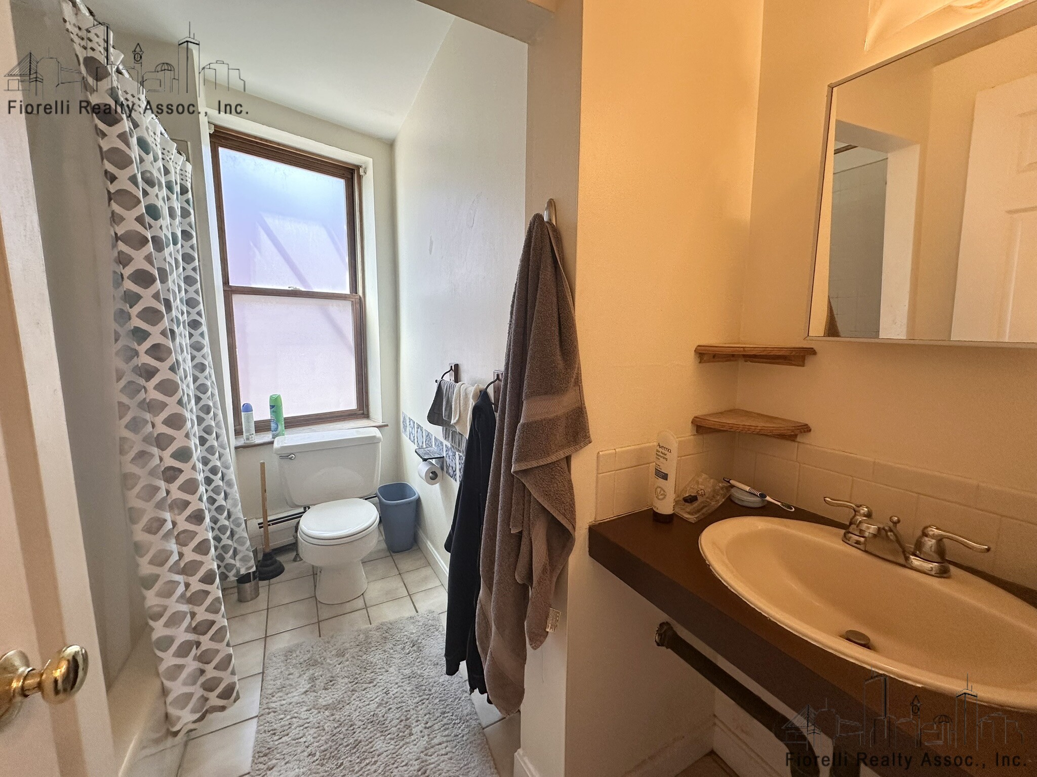 2 bed, 1 bath apartment for rent at 556 Commercial St Unit 3, North End — photo 8 of 8