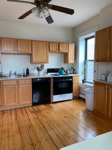 3 bed, 1 bath apartment for rent at 557 E 6th St Unit 2, South Boston — photo 3 of 16