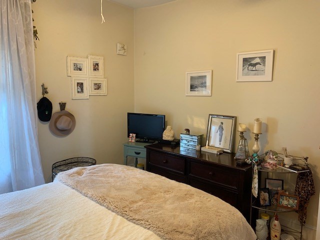 3 bed, 1 bath apartment for rent at 557 E 6th St Unit 2, South Boston — photo 8 of 16