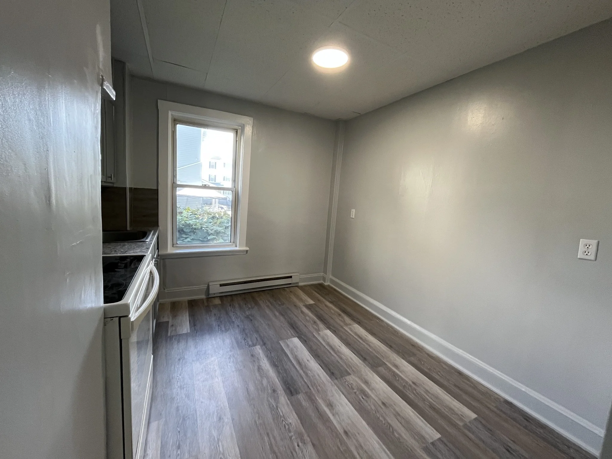 1 bed, 1 bath apartment for rent at 558 Plymouth Ave Unit 1L, Fall River — photo 9 of 11