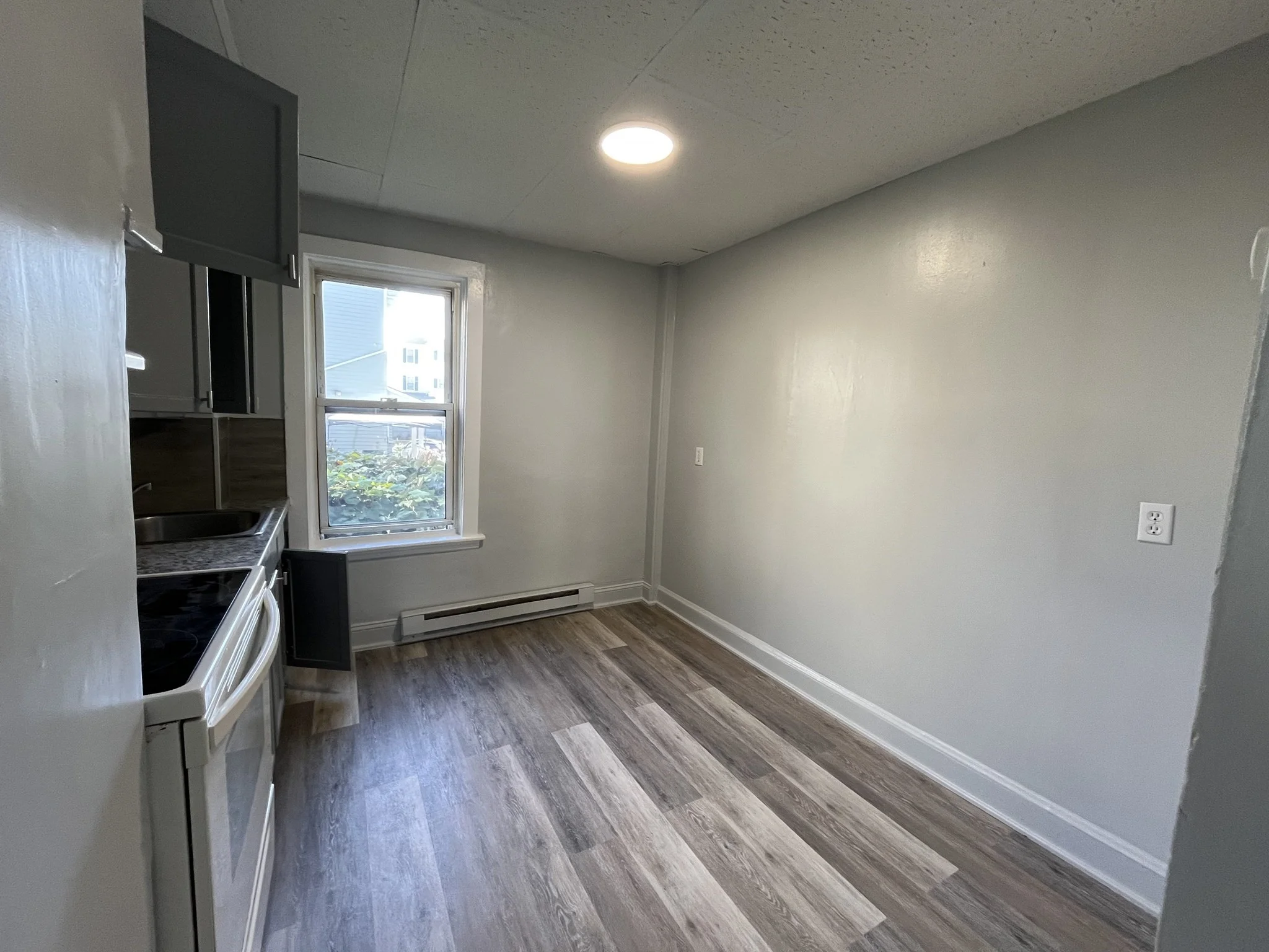 1 bed, 1 bath apartment for rent at 558 Plymouth Ave Unit 1L, Fall River — photo 6 of 11