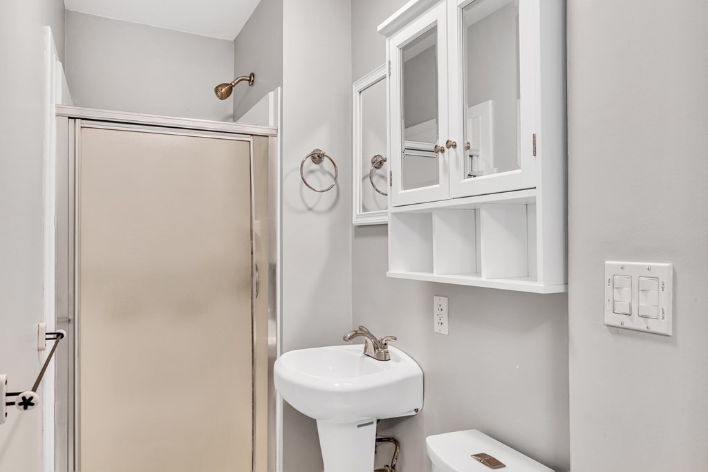 3 bed, 2 bath apartment for rent at 558 Washington St Unit 2, Brighton — photo 13 of 21