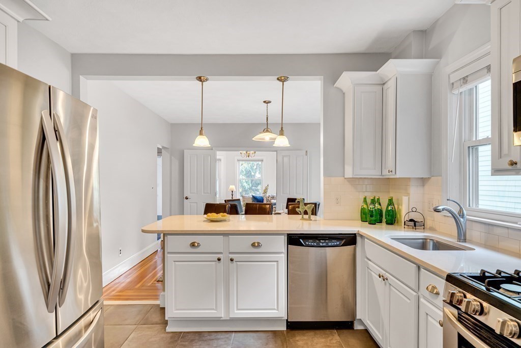 3 bed, 2 bath apartment for rent at 558 Washington St Unit 2, Brighton — photo 3 of 21