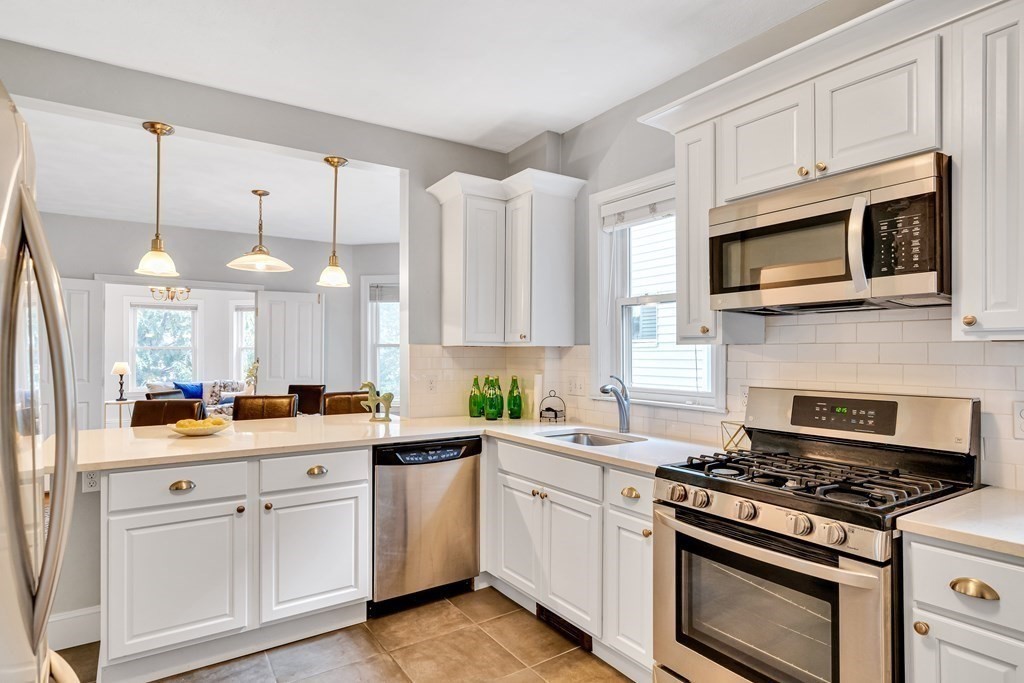 3 bed, 2 bath apartment for rent at 558 Washington St Unit 2, Brighton — photo 1 of 21