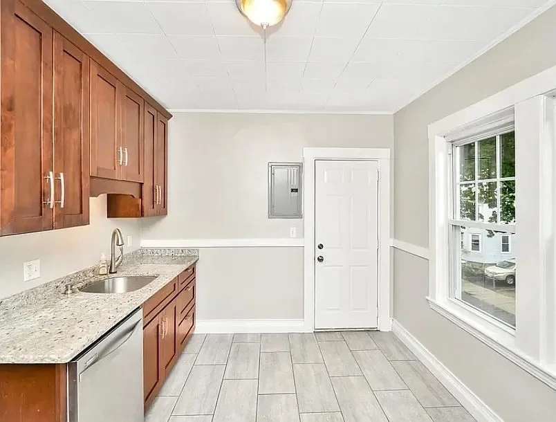3 bed, 1 bath apartment for rent at 559 Adams St Unit 2, Dorchester — photo 4 of 10