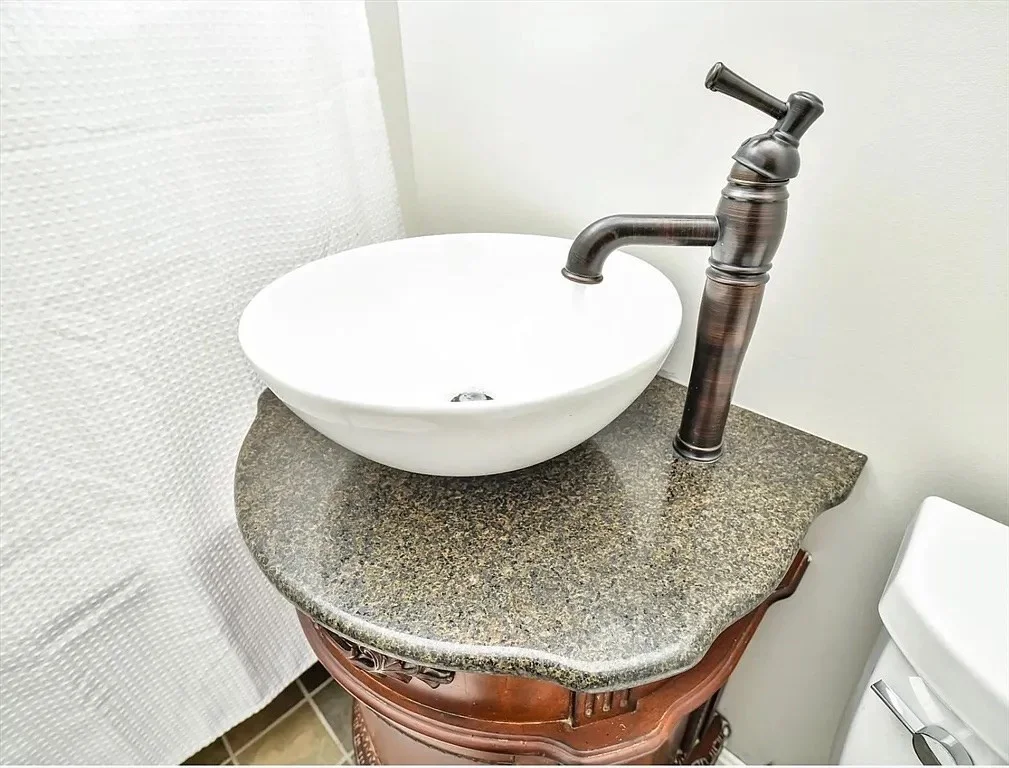 3 bed, 1 bath apartment for rent at 559 Adams St Unit 2, Dorchester — photo 8 of 10