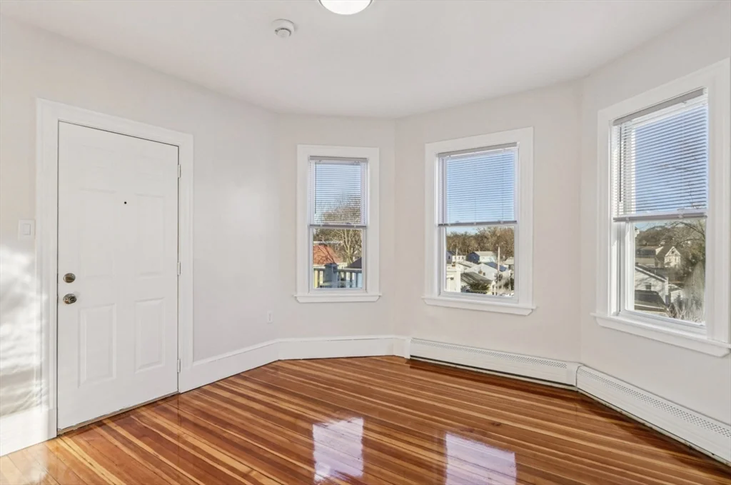 3 bed, 1 bath apartment for rent at 559 Hyde Park Ave Unit 3, Roslindale — photo 6 of 11