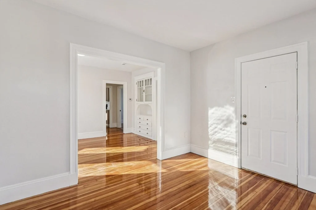 3 bed, 1 bath apartment for rent at 559 Hyde Park Ave Unit 3, Roslindale — photo 4 of 11