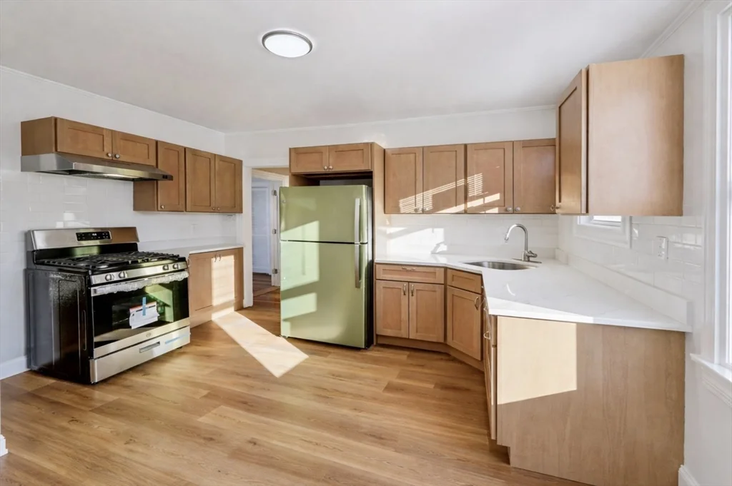 3 bed, 1 bath apartment for rent at 559 Hyde Park Ave Unit 3, Roslindale — photo 3 of 11