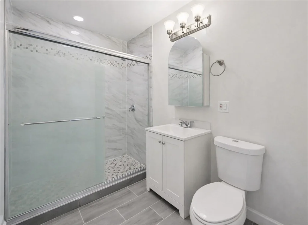 3 bed, 1 bath apartment for rent at 559 Hyde Park Ave Unit 3, Roslindale — photo 8 of 11