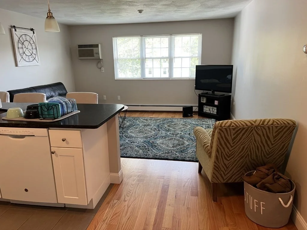 1 bed, 1 bath apartment for rent at 559 Willard St Unit 6, Quincy — photo 3 of 9