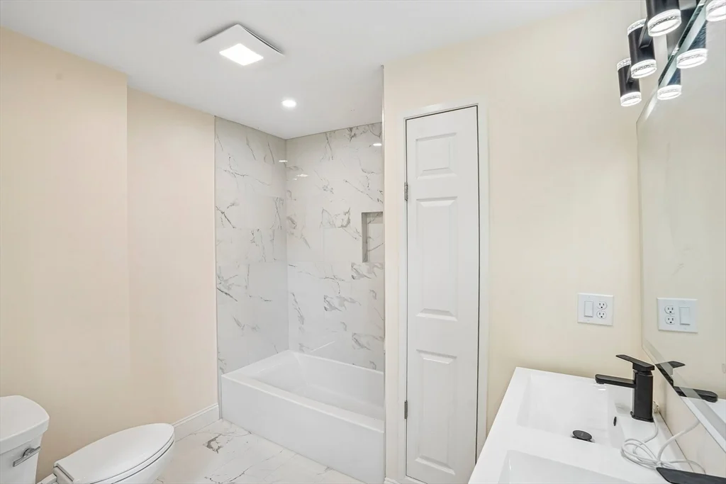 5 bed, 3 bath apartment for rent at 559 Winthrop St, West Medford — photo 17 of 31