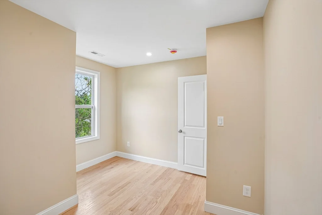 5 bed, 3 bath apartment for rent at 559 Winthrop St, West Medford — photo 28 of 31