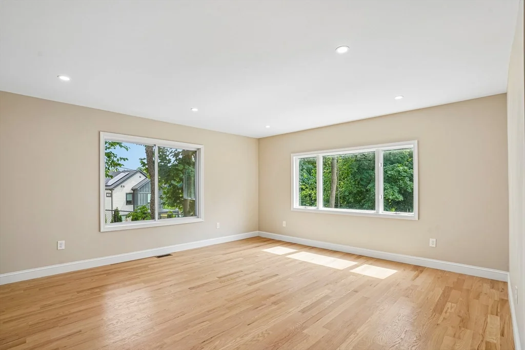 5 bed, 3 bath apartment for rent at 559 Winthrop St, West Medford — photo 2 of 31