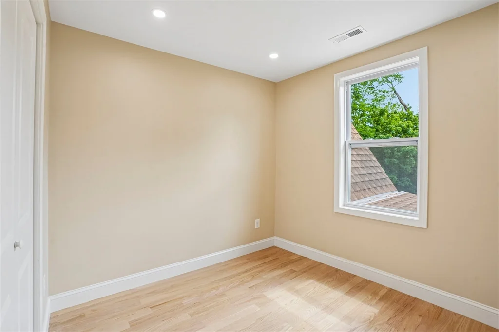 5 bed, 3 bath apartment for rent at 559 Winthrop St, West Medford — photo 18 of 31