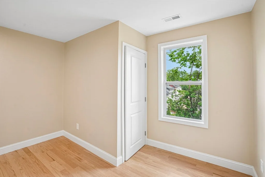 5 bed, 3 bath apartment for rent at 559 Winthrop St, West Medford — photo 26 of 31
