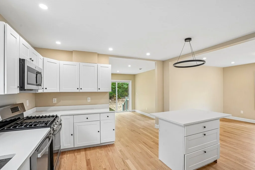 5 bed, 3 bath apartment for rent at 559 Winthrop St, West Medford — photo 8 of 31
