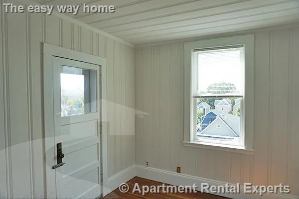 4 bed, 1 bath apartment for rent at 56-58 Oxford St Unit 3, Spring Hill — photo 7 of 12