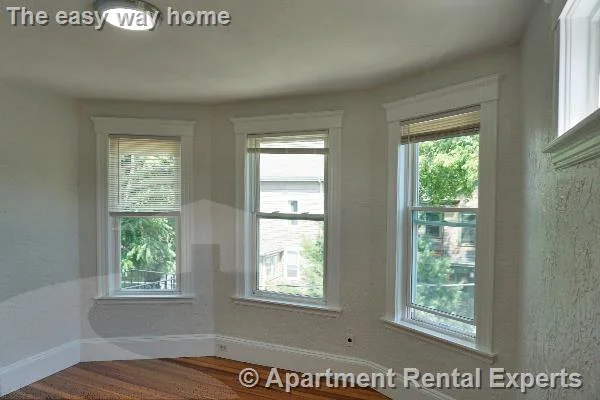 4 bed, 1 bath apartment for rent at 56-58 Oxford St Unit 3, Spring Hill — photo 5 of 12