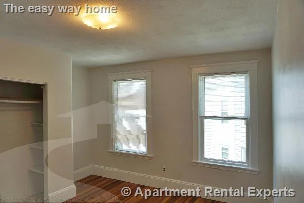 4 bed, 1 bath apartment for rent at 56-58 Oxford St Unit 3, Spring Hill — photo 6 of 12