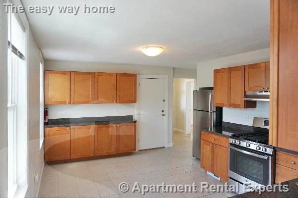 4 bed, 1 bath apartment for rent at 56-58 Oxford St Unit 3, Spring Hill — photo 2 of 12