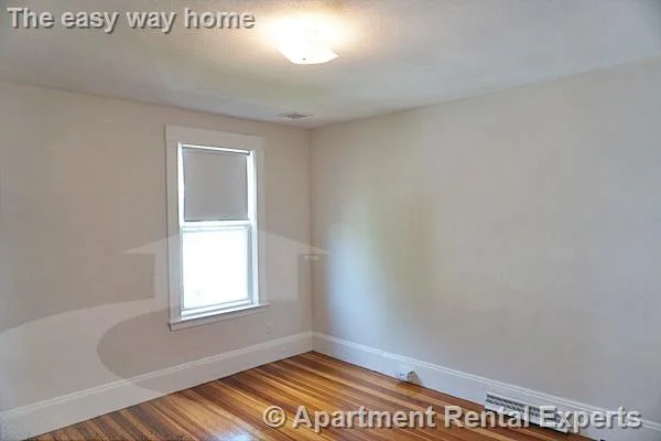 4 bed, 1 bath apartment for rent at 56-58 Oxford St Unit 3, Spring Hill — photo 9 of 12