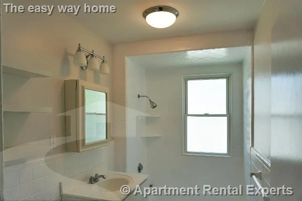 4 bed, 1 bath apartment for rent at 56-58 Oxford St Unit 3, Spring Hill — photo 8 of 12