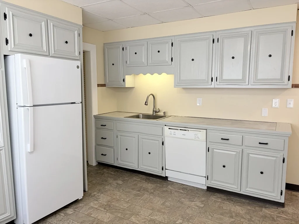 3 bed, 1 bath apartment for rent at 56-58 Stanley Ave Unit 58, Tufts University — photo 21 of 28