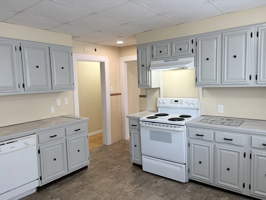3 bed, 1 bath apartment for rent at 56-58 Stanley Ave Unit 58, Tufts University — photo 19 of 28