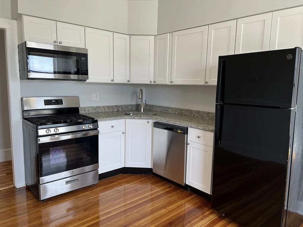 2 bed, 1 bath apartment for rent at 56-60 Cottage St Unit 3R, Lynn — photo 2 of 18