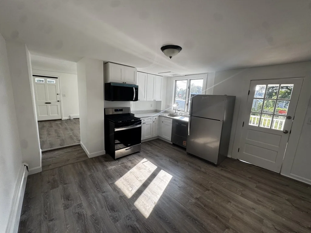 3 bed, 1 bath apartment for rent at 56 Bates Unit 56, Quincy — photo 2 of 8