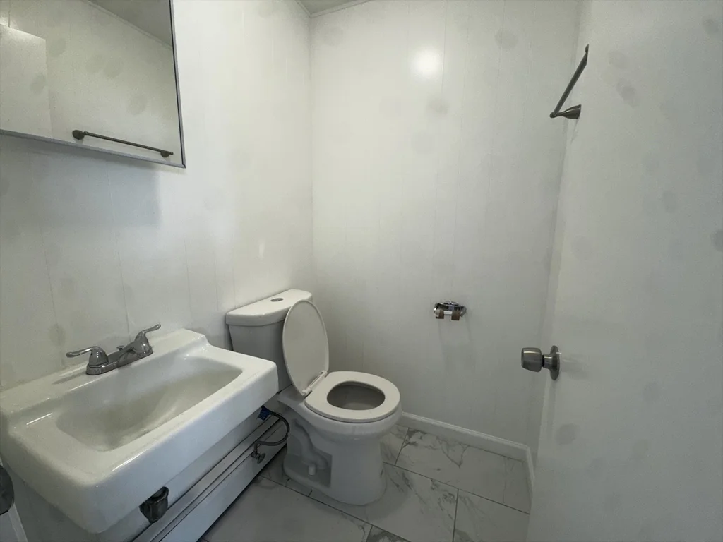 3 bed, 1 bath apartment for rent at 56 Bates Unit 56, Quincy — photo 8 of 8