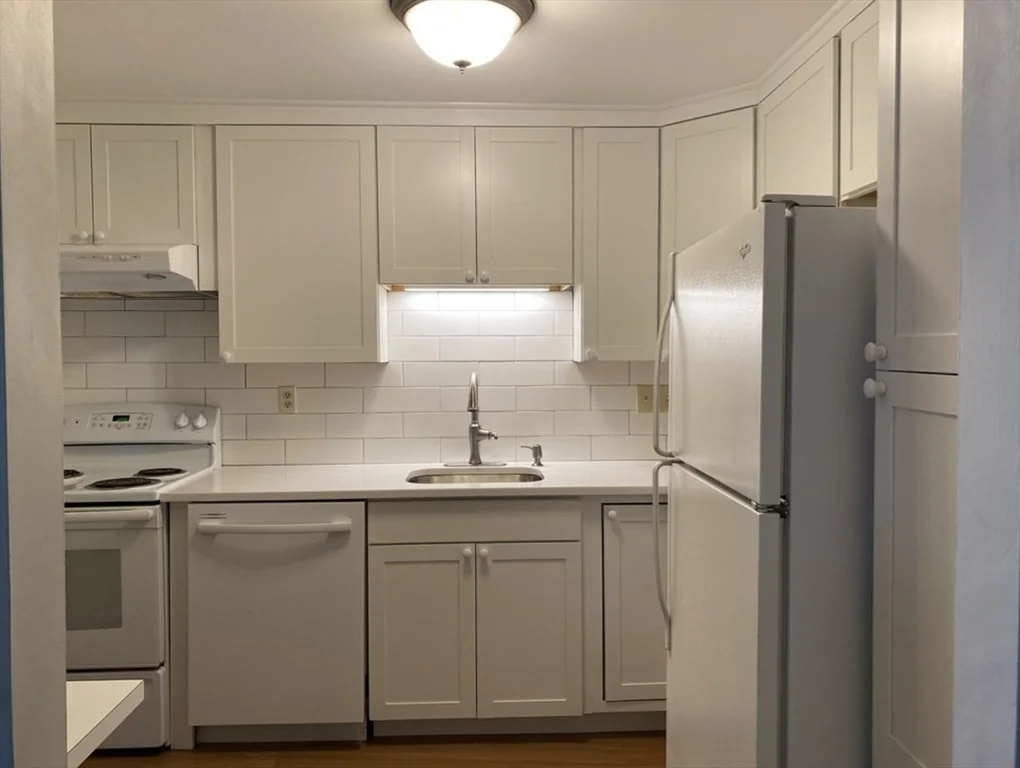 2 bed, 2 bath apartment for rent at 56 Bigelow Unit 12, Watertown — photo 6 of 20