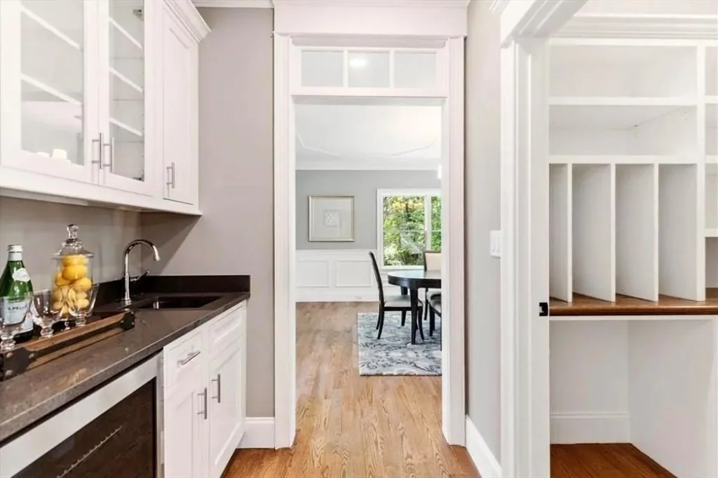 6 bed, 4+ bath apartment for rent at 56 Blossomcrest Rd, Lexington — photo 10 of 29