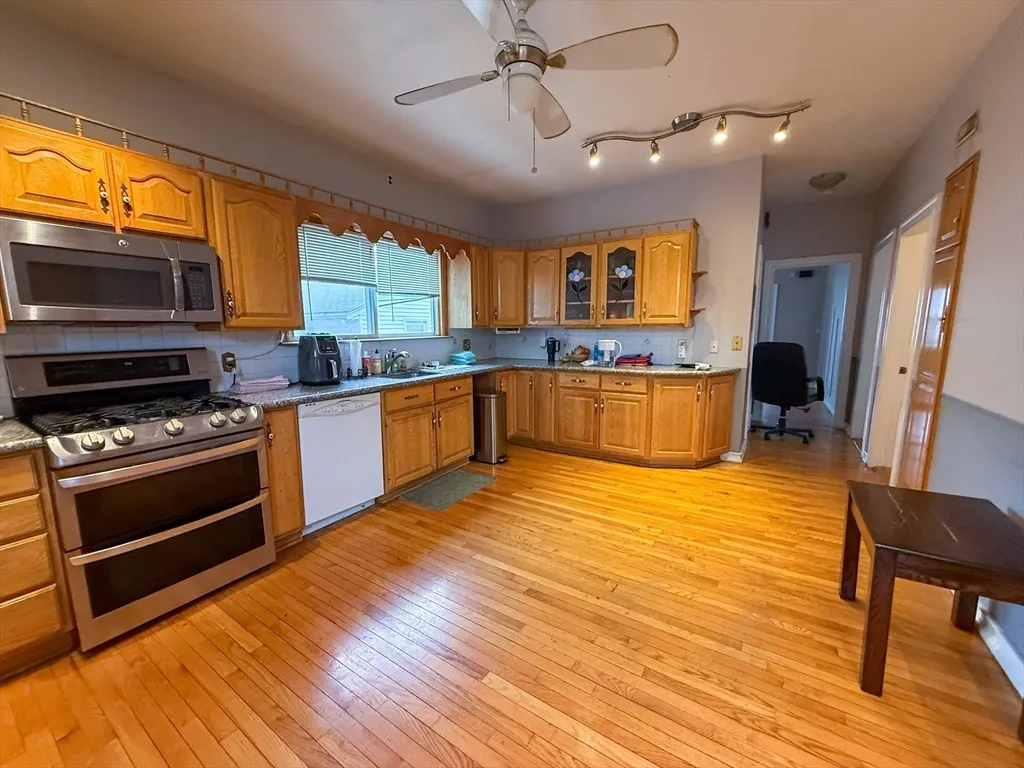 3 bed, 2 bath apartment for rent at 56 Bowdoin St Unit 2, Medford — photo 5 of 30