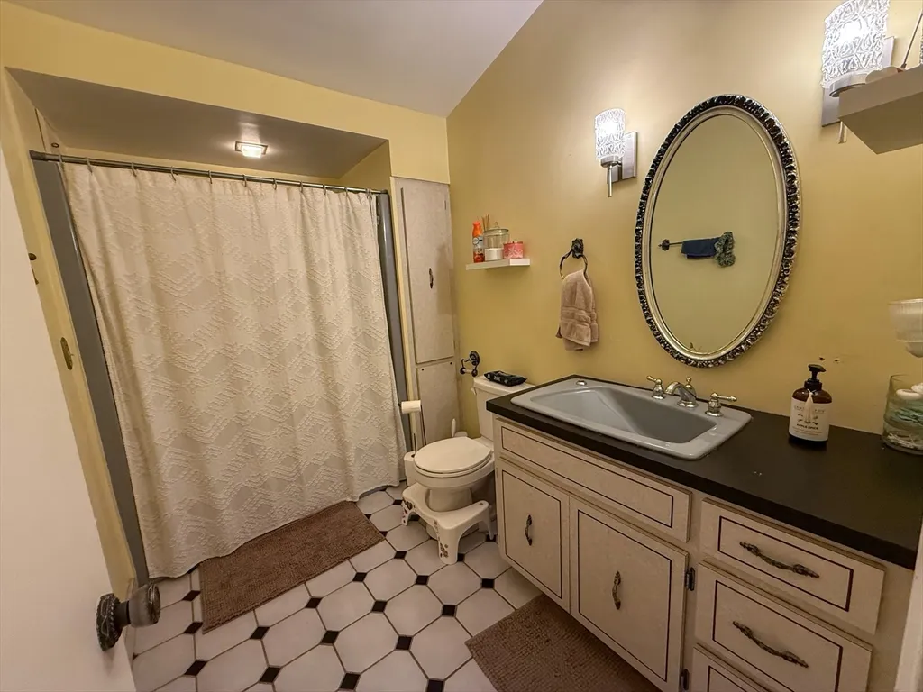 3 bed, 2 bath apartment for rent at 56 Bowdoin St Unit 2, Medford — photo 28 of 30