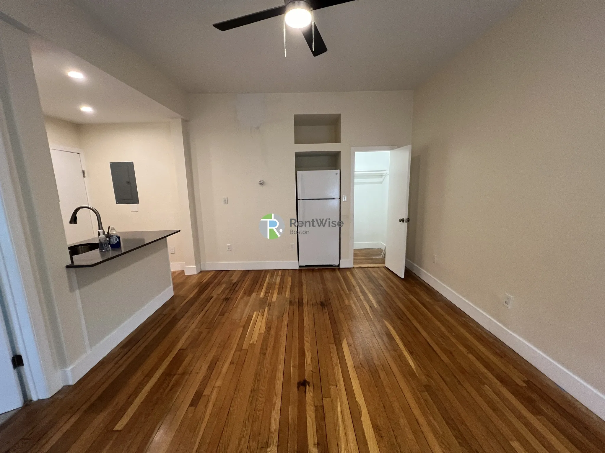 Studio bed, 1 bath apartment for rent at 56 Brighton Ave Unit 22, Brighton — photo 3 of 24