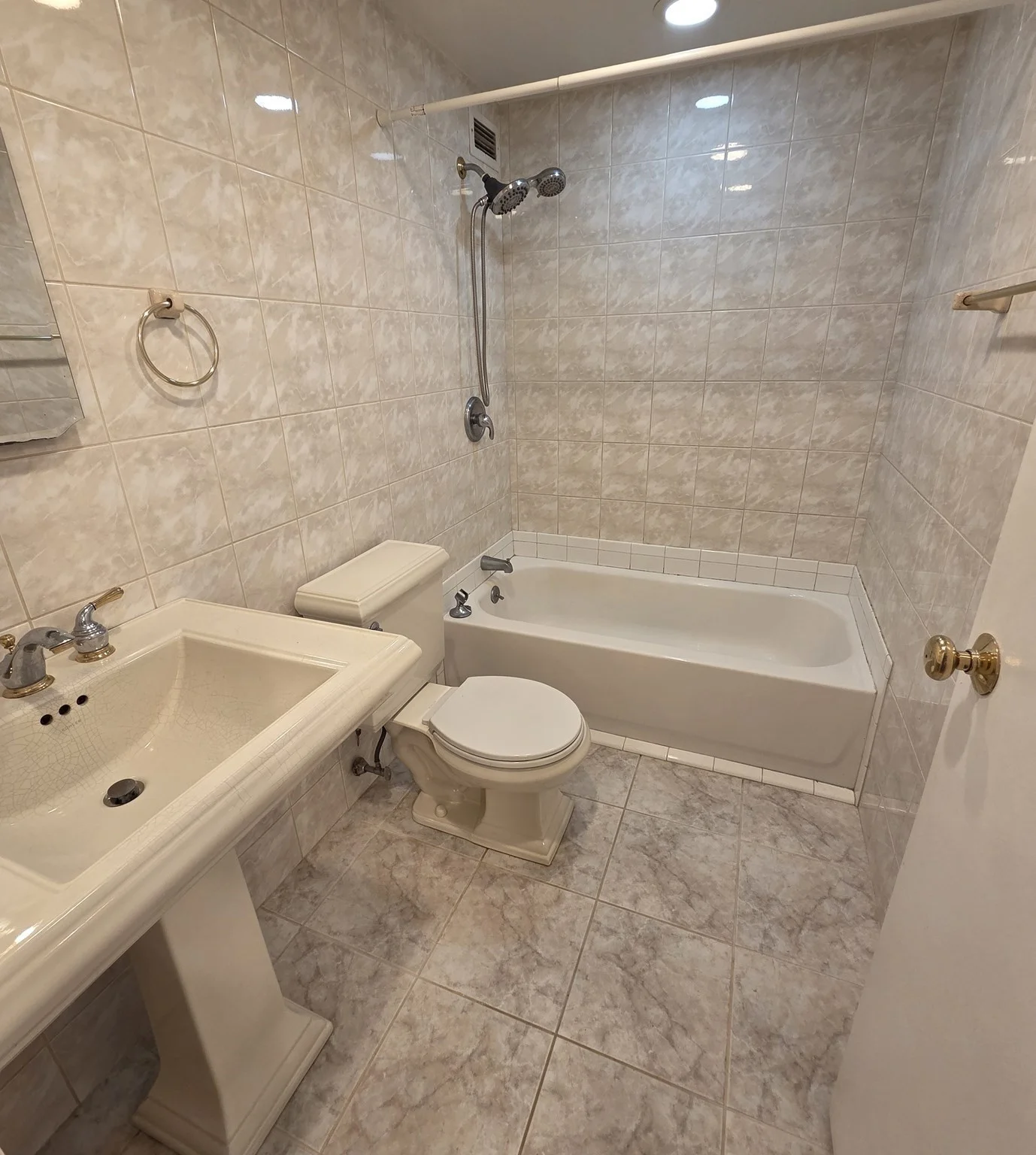 2 bed, 2 bath apartment for rent at 56 Broadlawn Park Unit 410, Chestnut Hill — photo 13 of 20