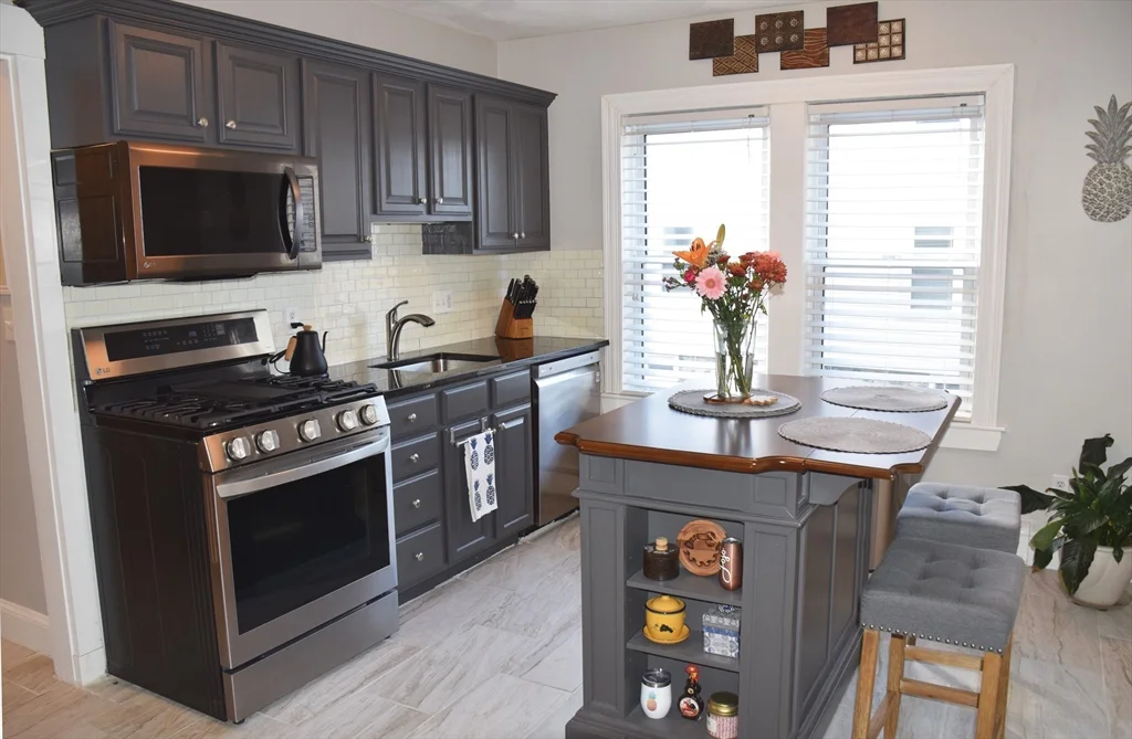 2 bed, 1 bath apartment for rent at 56 Cherry Unit 1, Waltham — photo 4 of 13