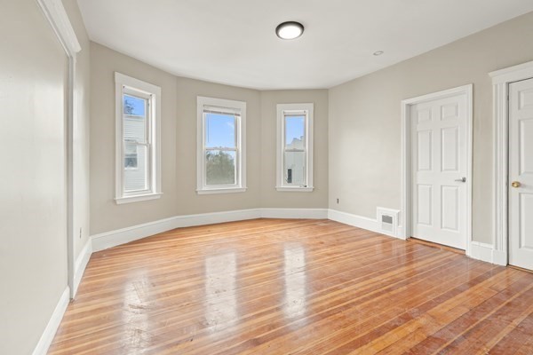 3 bed, 1 bath apartment for rent at 56 Church St Unit 3, Dorchester — photo 8 of 12