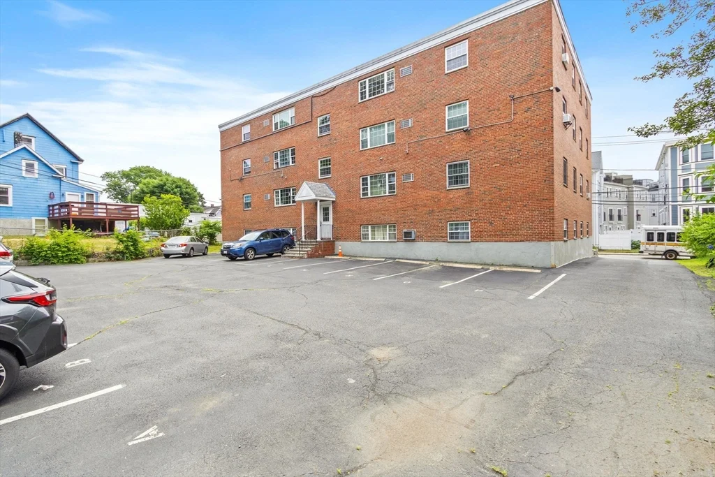 2 bed, 1 bath apartment for rent at 56 Coffey St Unit 1, Dorchester — photo 19 of 24