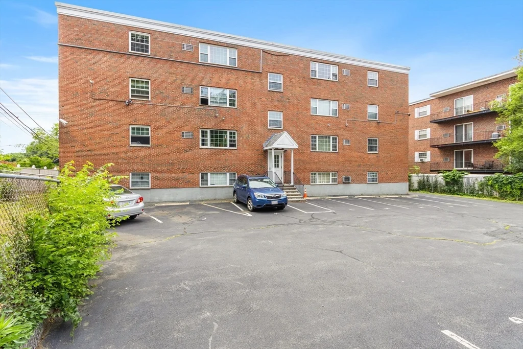 2 bed, 1 bath apartment for rent at 56 Coffey St Unit 1, Dorchester — photo 20 of 24
