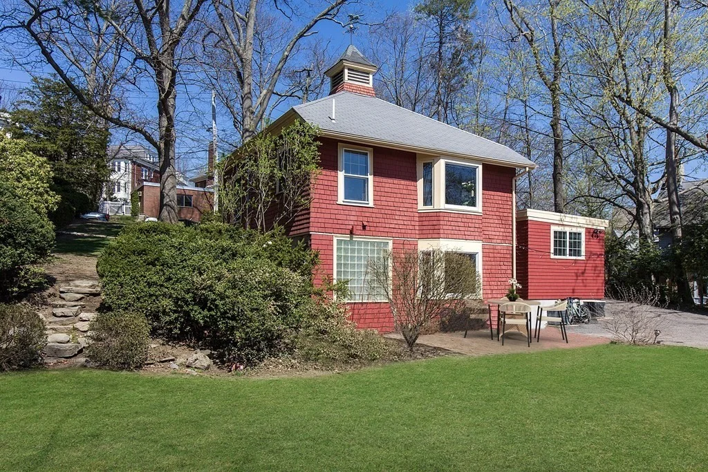 4 bed, 3 bath apartment for rent at 56 Colbourne Crescent Unit 0, Coolidge Corner — photo 8 of 9