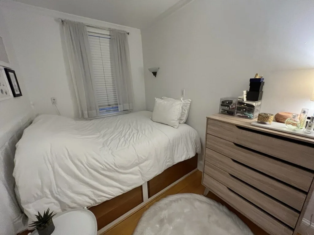1 bed, 1 bath apartment for rent at 56 Commonwealth Ave Unit 25, Back Bay — photo 2 of 10