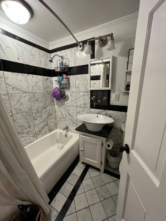 1 bed, 1 bath apartment for rent at 56 Commonwealth Ave Unit 25, Back Bay — photo 3 of 10
