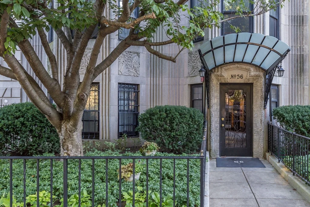Studio bed, 1 bath apartment for rent at 56 Commonwealth Ave Unit 62, Back Bay